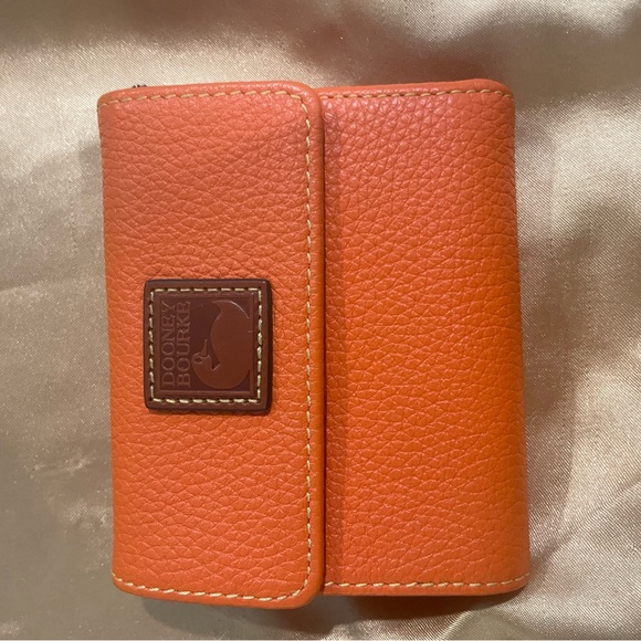 Dooney & Bourke LIke New Orange Wallet - Picture 3 of 6